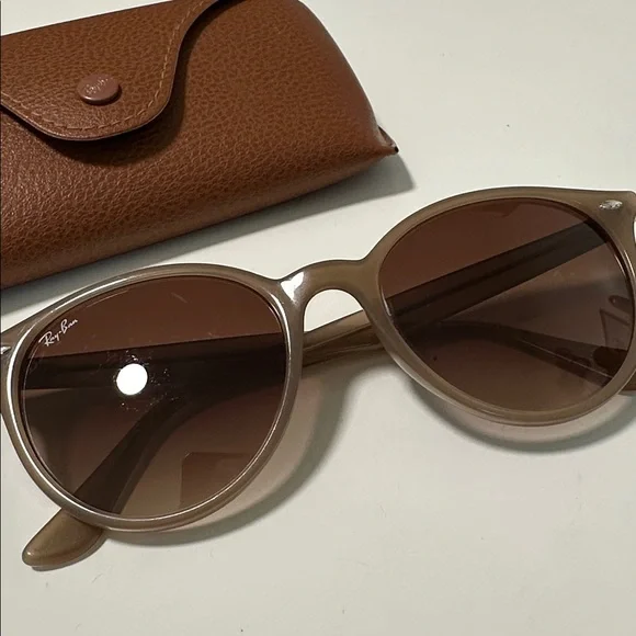 ❤️ Ray-Ban RB4305 Sunglasses with Case - Picture 2 of 5